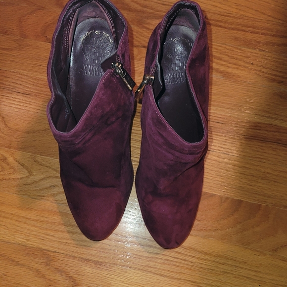 Vince Camuto size 9M Booties Color Burgundy - Picture 9 of 12